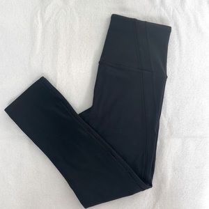 ATHLETA Horizon Scallop Capri black leggings